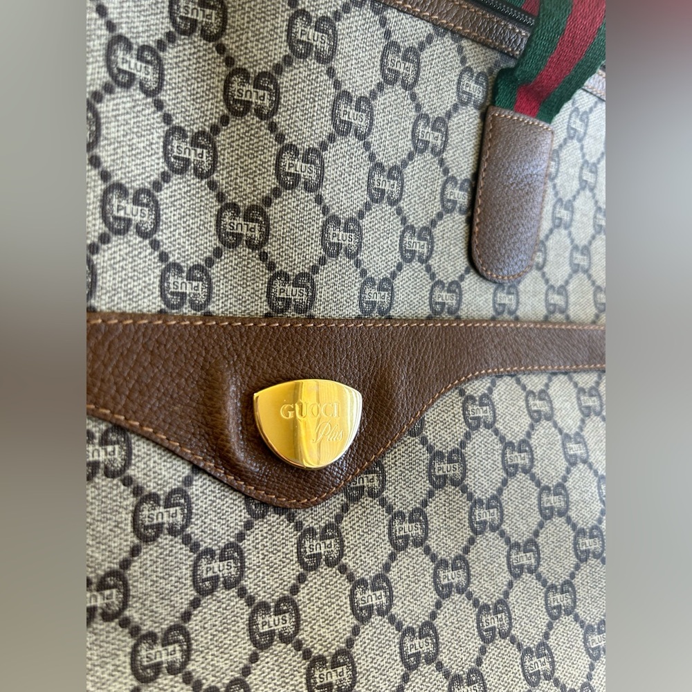 Gucci Beige Monogram Tote with Red and Green Handles - Picture 3 of 10